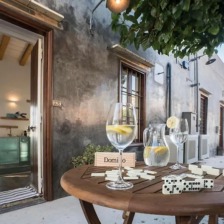 Будинок відпочинку Kito- Transformed House On The Water's Edge *