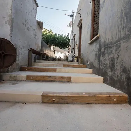 בית נופש Kito- Transformed House On The Water's Edge *