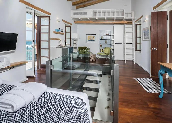 펜션 Kito- Transformed House On The Water's Edge 하니아