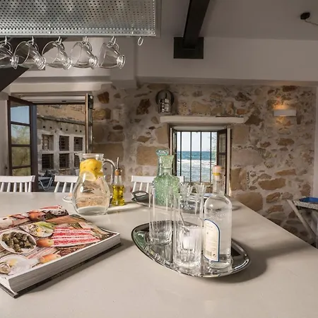 Kito- Transformed House On The Water's Edge Semesterbostad Chania (Crete)