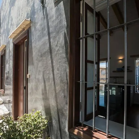 Kito- Transformed House On The Water's Edge * 干尼亞