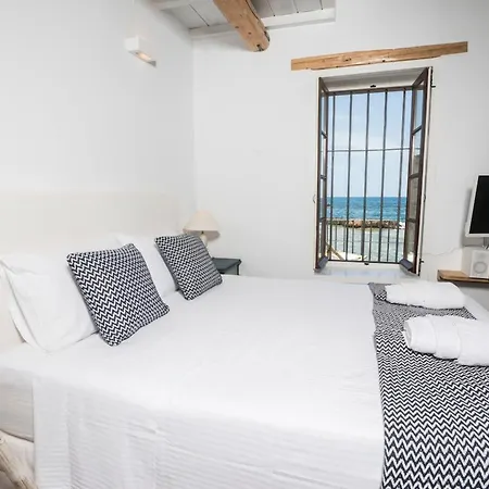 Tatil Evi Kito- Transformed House On The Water's Edge