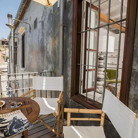 Nyaraló Kito- Transformed House On The Water's Edge *