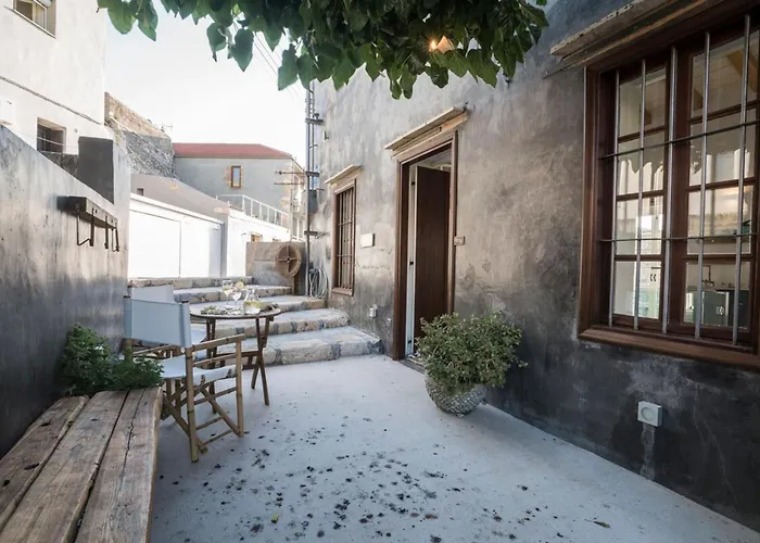 Nyaraló Kito- Transformed House On The Water's Edge