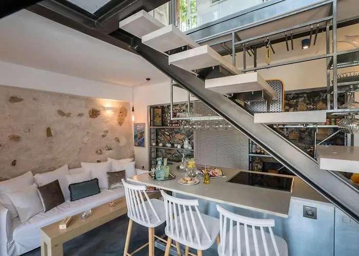 Nyaraló Kito- Transformed House On The Water's Edge