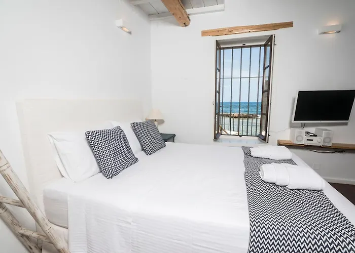 Holiday home Kito- Transformed House On The Water's Edge